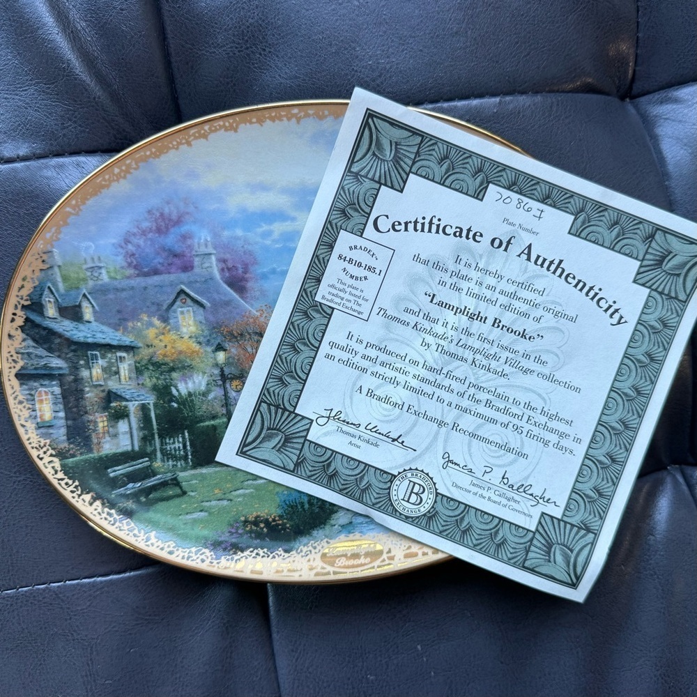 Thomas Kinkade Lamplight Brooke Collector Plate – Lamplight Village #1 - Picture 5 of 8